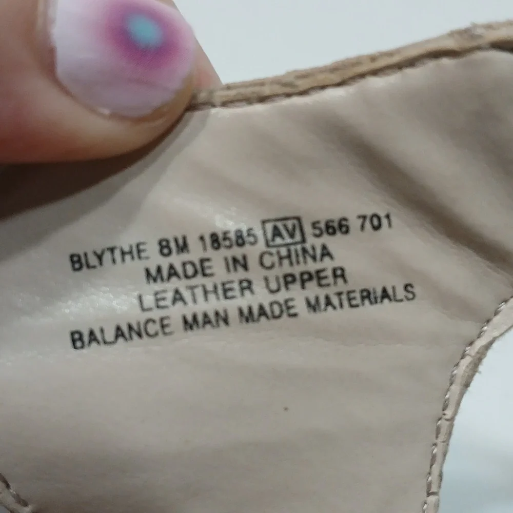 I Love Comfort Blythe Beige Women's Wedge‎  Sandals Size 8
